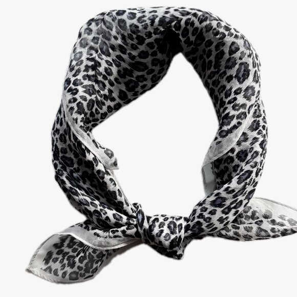 Women's Silk Cheetah Print Artisanal Neck Scarf White Charcoal Gray Blue 21x21"… - Picture 13 of 13